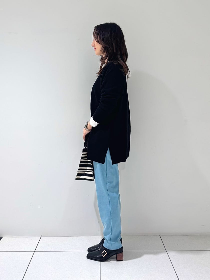 そんさんの「INDIVI｜【洗える／チュニック丈／カシミヤ混】スリットデザインVネックニット」を使ったコーディネート
