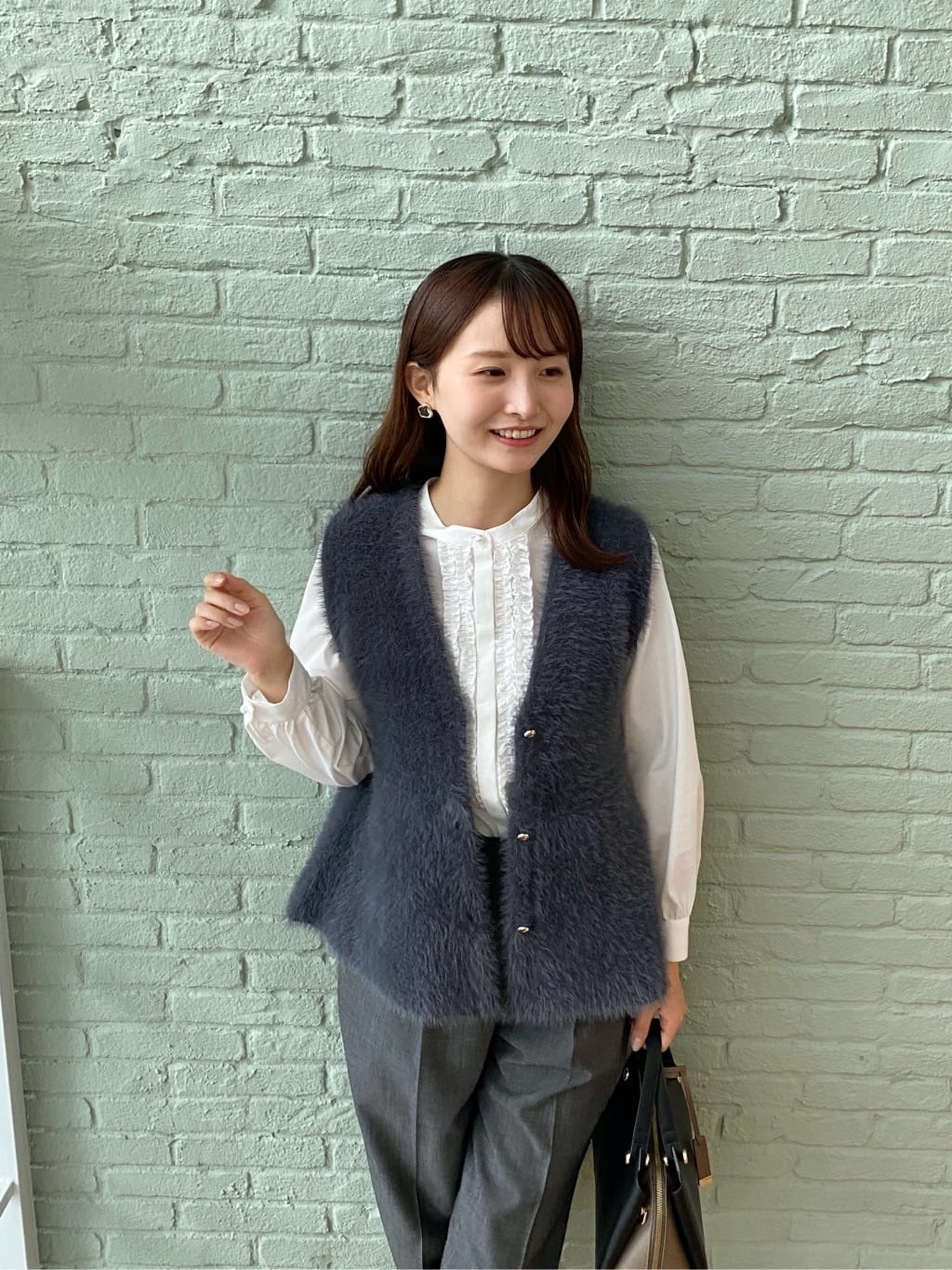 みさかさんの「index｜《andGIRL掲載》フェザーペプラムジレ【洗濯機OK／抗ピル】」を使ったコーディネート
