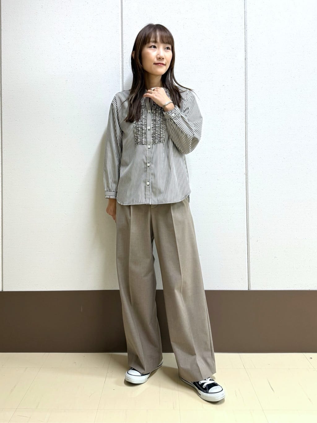 mamiさんの「INDIVI｜【褒められパンツ】ワンタックワイドパンツ」を使ったコーディネート