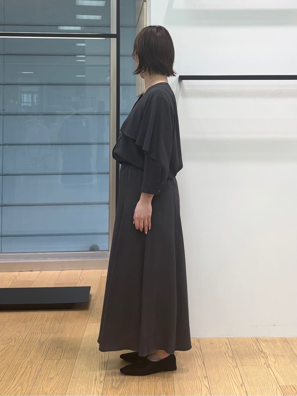 asamiさんの「INDIVI｜【羽織りとしても活躍！】ケープカラーブラウス」を使ったコーディネート