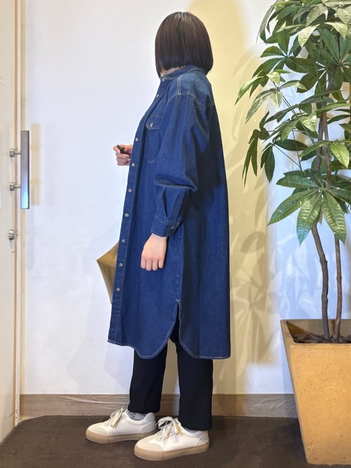 TOWAさんの「SHOO･LA･RUE｜【S-LL】ロングシーズン活躍 デニムシャツワンピース」を使ったコーディネート
