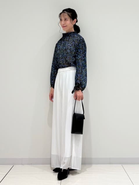 kayoさんの「INDIVI｜【秋映え柄/セットアップ可能】フラワーシフォンブラウス」を使ったコーディネート