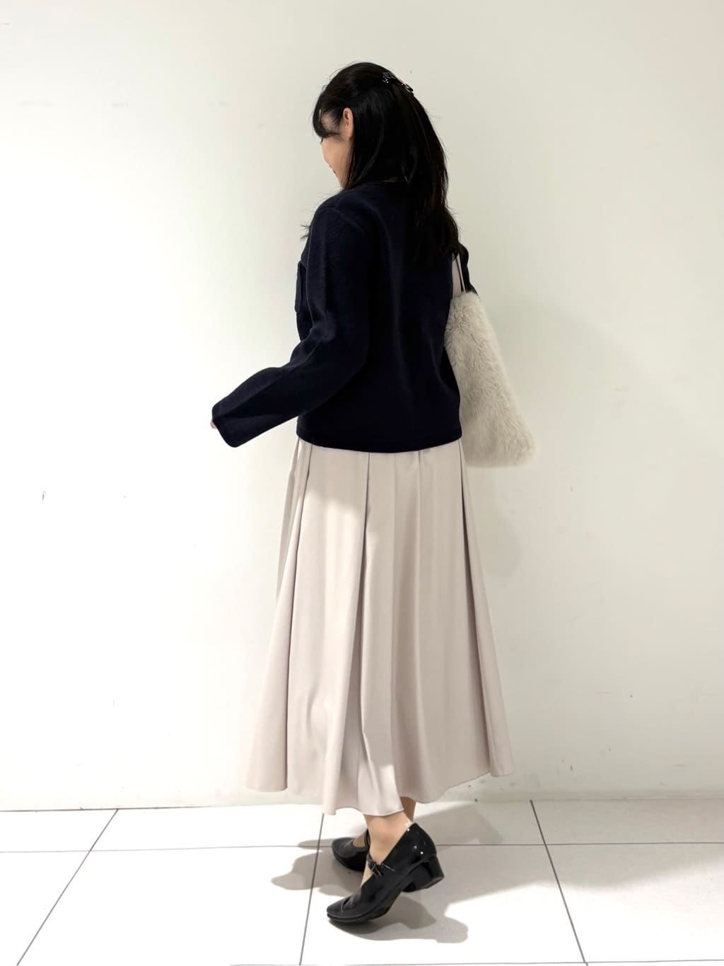 momokoさんの「INDIVI｜【ミニブークレ素材】ジャケットライクカーディガン」を使ったコーディネート