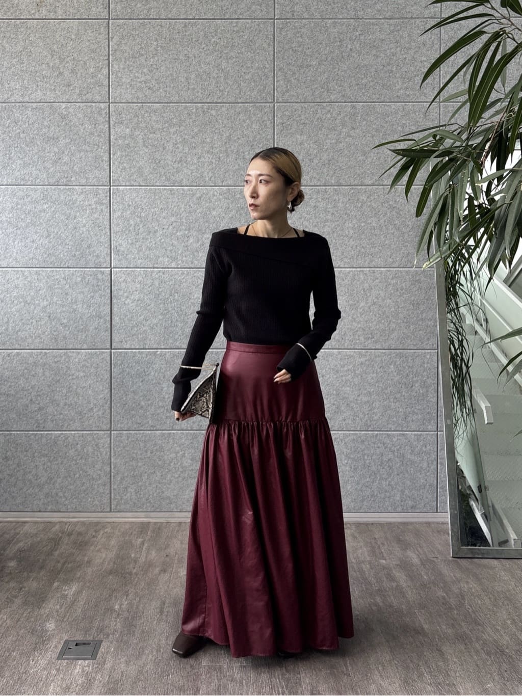 kotakiさんの「INDIVI｜【再入荷】アシメオフショルニット」を使ったコーディネート