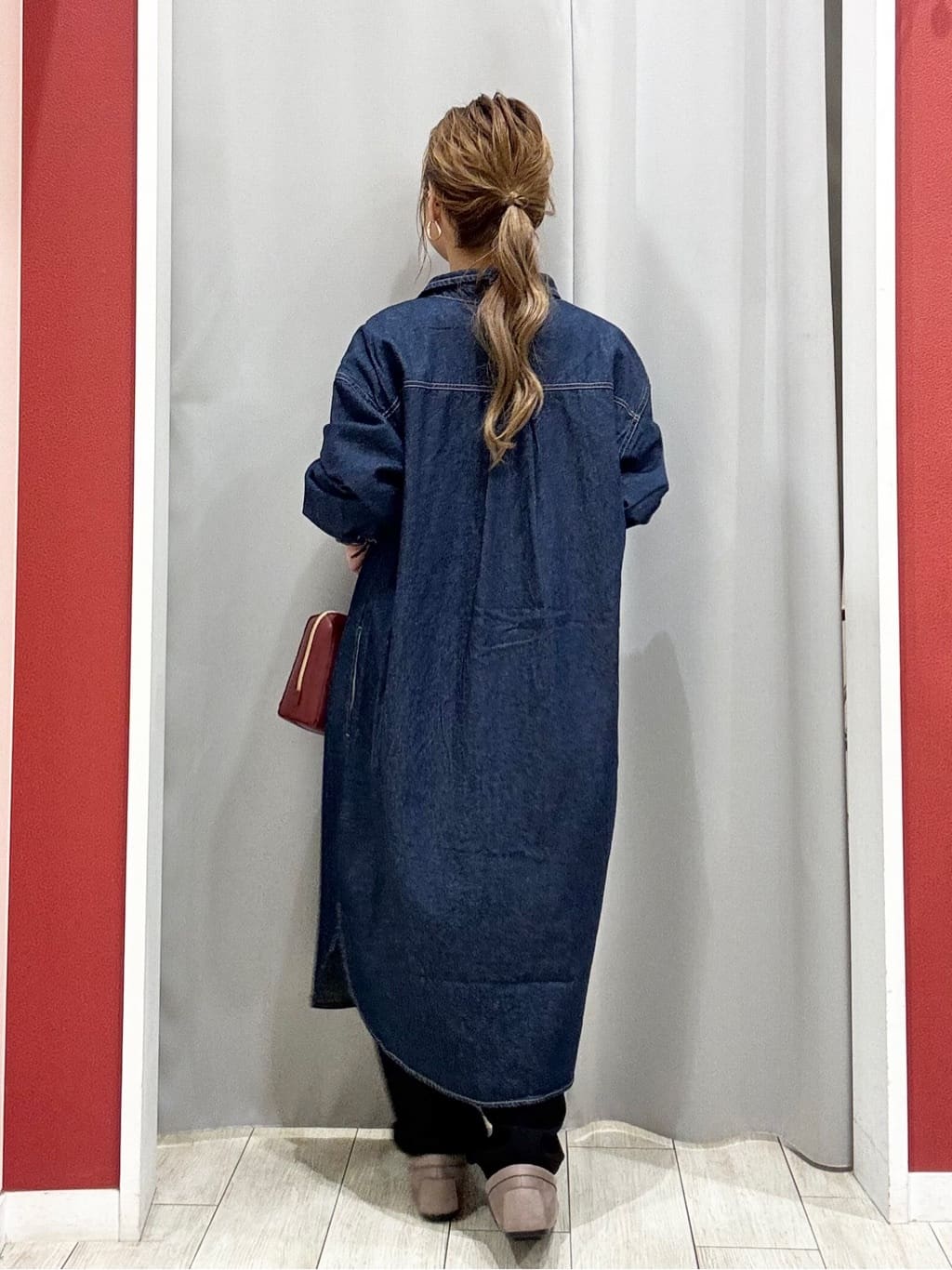 shioさんの「SHOO･LA･RUE｜【S-LL】ロングシーズン活躍 デニムシャツワンピース」を使ったコーディネート