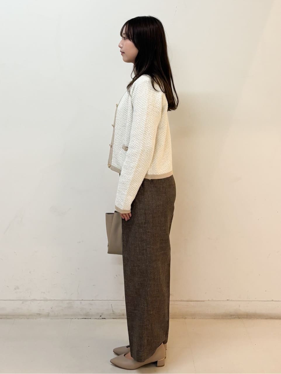 もとさんの「index｜【抗菌防臭】ビジュー付きヒールパンプス」を使ったコーディネート