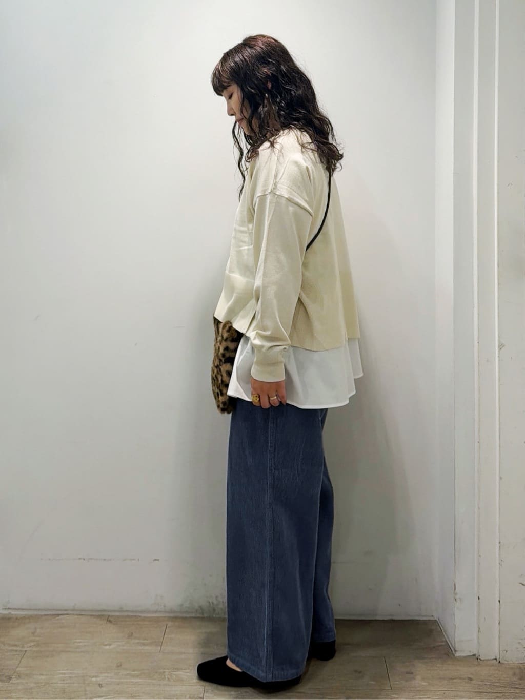sumicaさんの「OPAQUE.CLIP｜《ツインセット》リラクシーサイドスリットニット&times;ドッキングタンク【洗濯機洗い可】」を使ったコーディネート