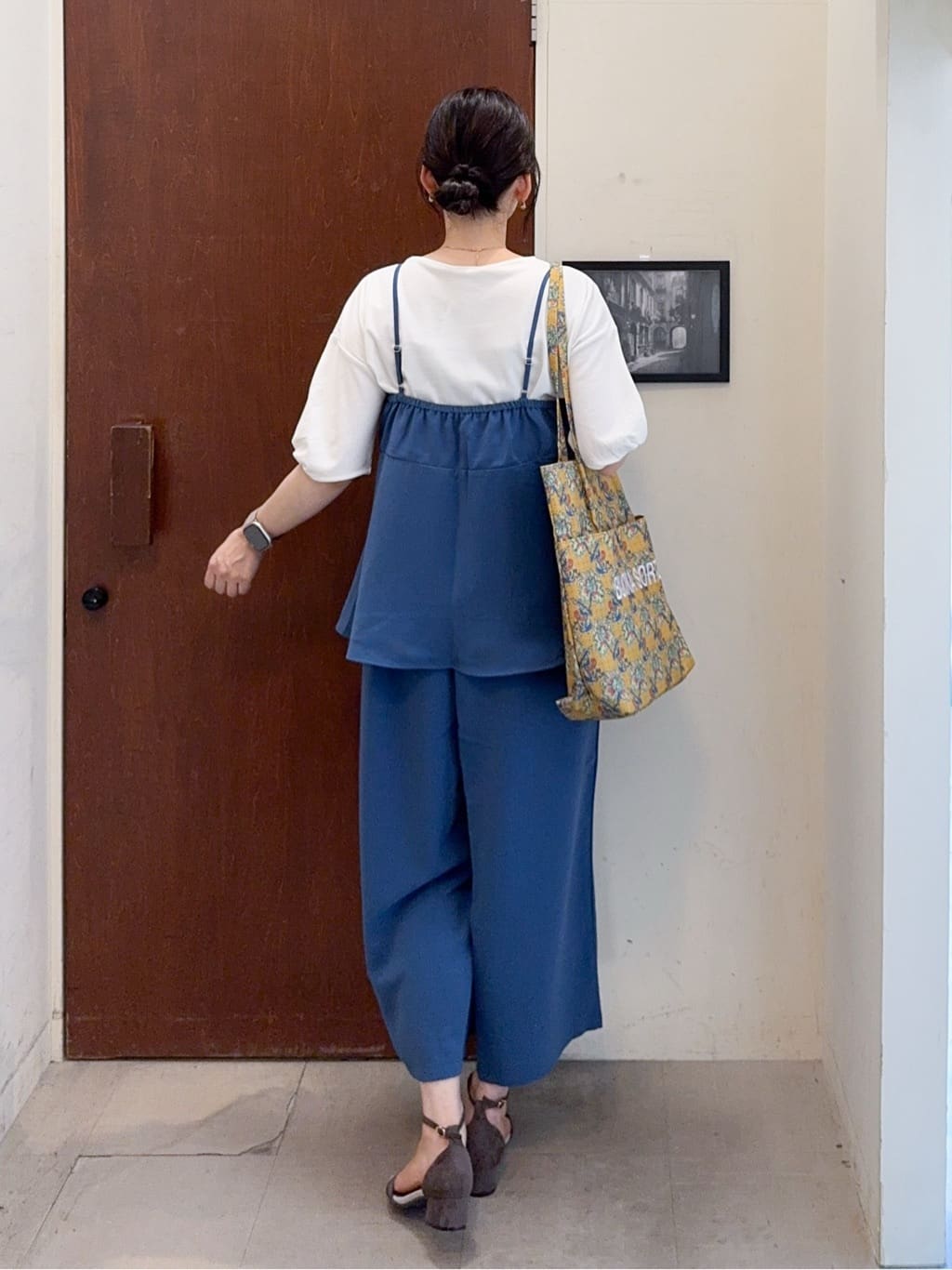 𝐇𝐢𝐫𝐨𝐦𝐢さんの「SHOO･LA･RUE｜【S-LL/セットアップ可/ひんやり】女性らしさ溢れる ティアードキャミソール」を使ったコーディネート