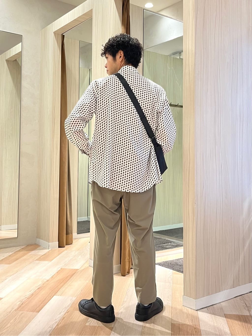 URAさんの「TAKEO KIKUCHI｜ボーラーハット柄 長袖シャツ」を使ったコーディネート