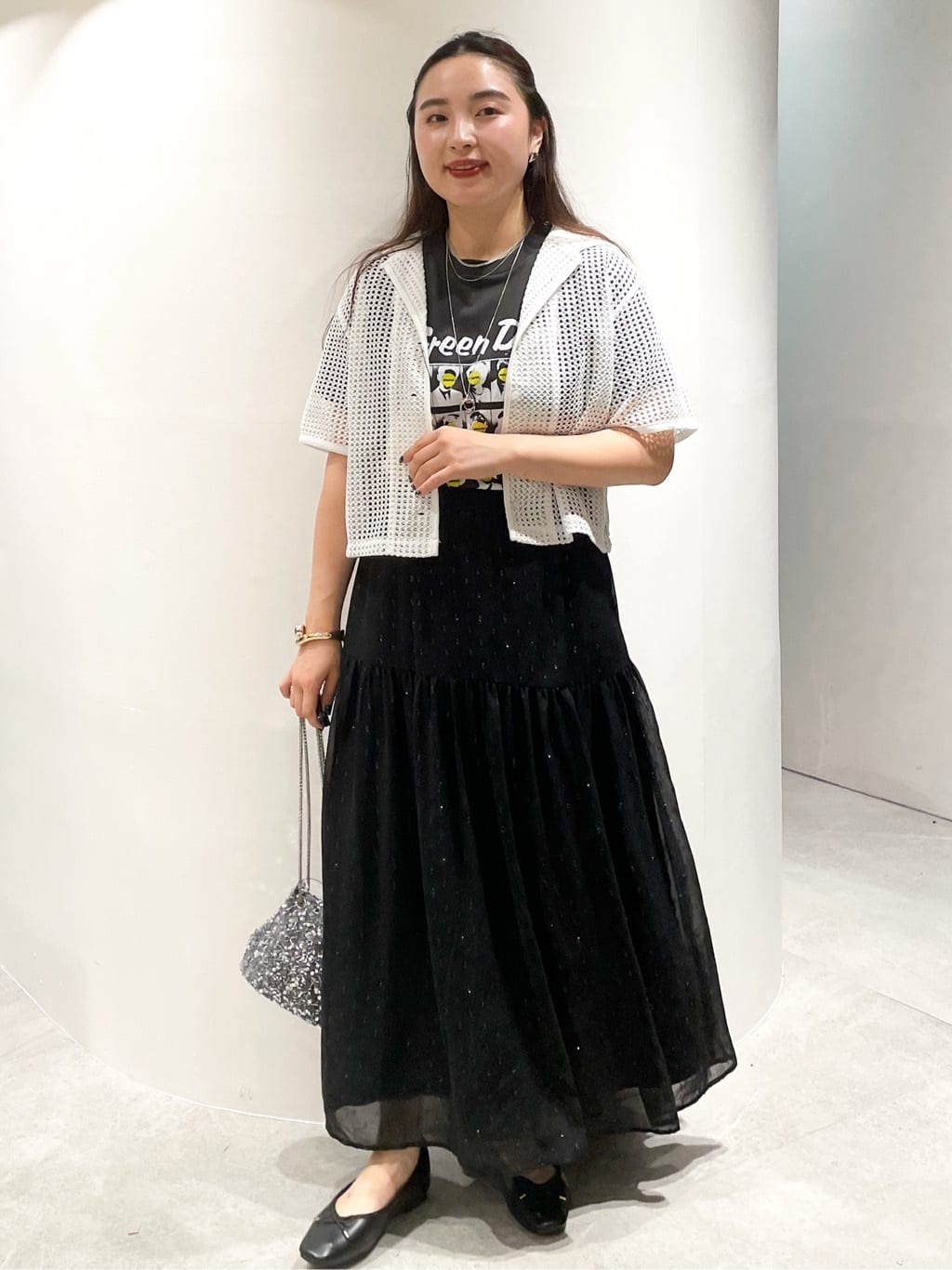 かりんさんの「OPAQUE.CLIP｜ロックTシャツ別注アソート【GREEN DAY／METALLICA／THE BEATLES】」を使ったコーディネート