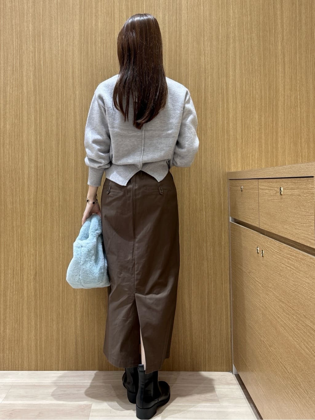maiさんの「OPAQUE.CLIP｜Vネックラメニット【洗濯機OK】」を使ったコーディネート