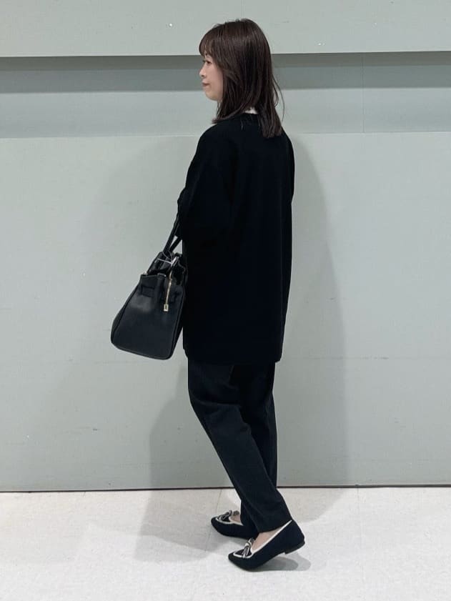 makiさんの「UNTITLED｜【セットアップ可/リラクシー/通勤】スクエアジオメ柄ブラウス」を使ったコーディネート