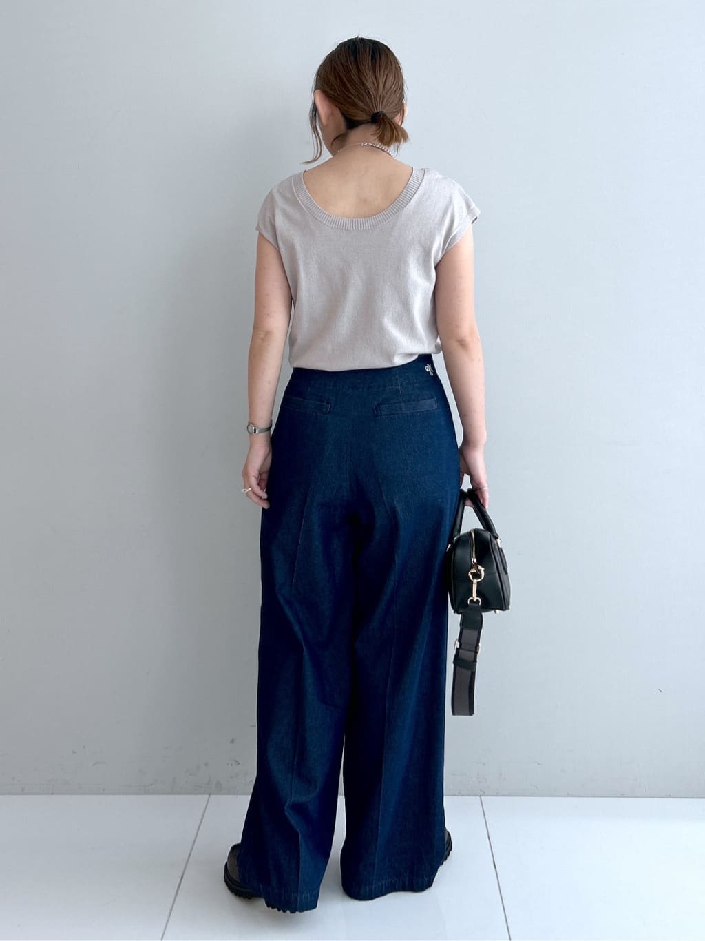 Hirokaさんの「Dessin｜【2点セット/3WAY/洗える】ノースリーブインナー付きVネックショート丈ニット」を使ったコーディネート
