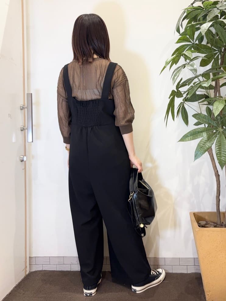 宗形さんの「SHOO･LA･RUE｜【洗える/S-LL】ティアードフリルサロペット」を使ったコーディネート