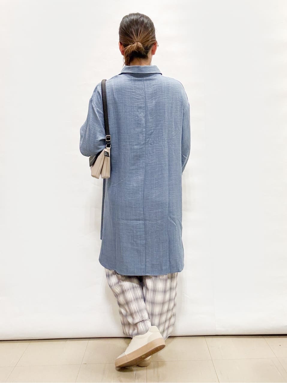 bulさんの「SHOO･LA･RUE｜【S-LL/体型カバー】さらっとしたタッチが魅力 デニムライクチュニック」を使ったコーディネート