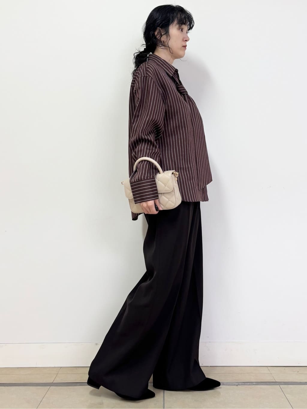 YOKOTAさんの「DRESSTERIOR｜キルテッドショルダーバッグ」を使ったコーディネート
