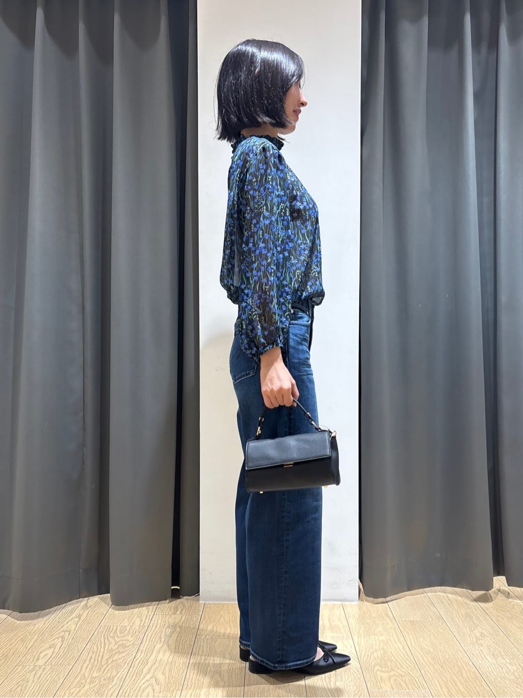 Yoshimiさんの「INDIVI｜【秋映え柄/セットアップ可能】フラワーシフォンブラウス」を使ったコーディネート