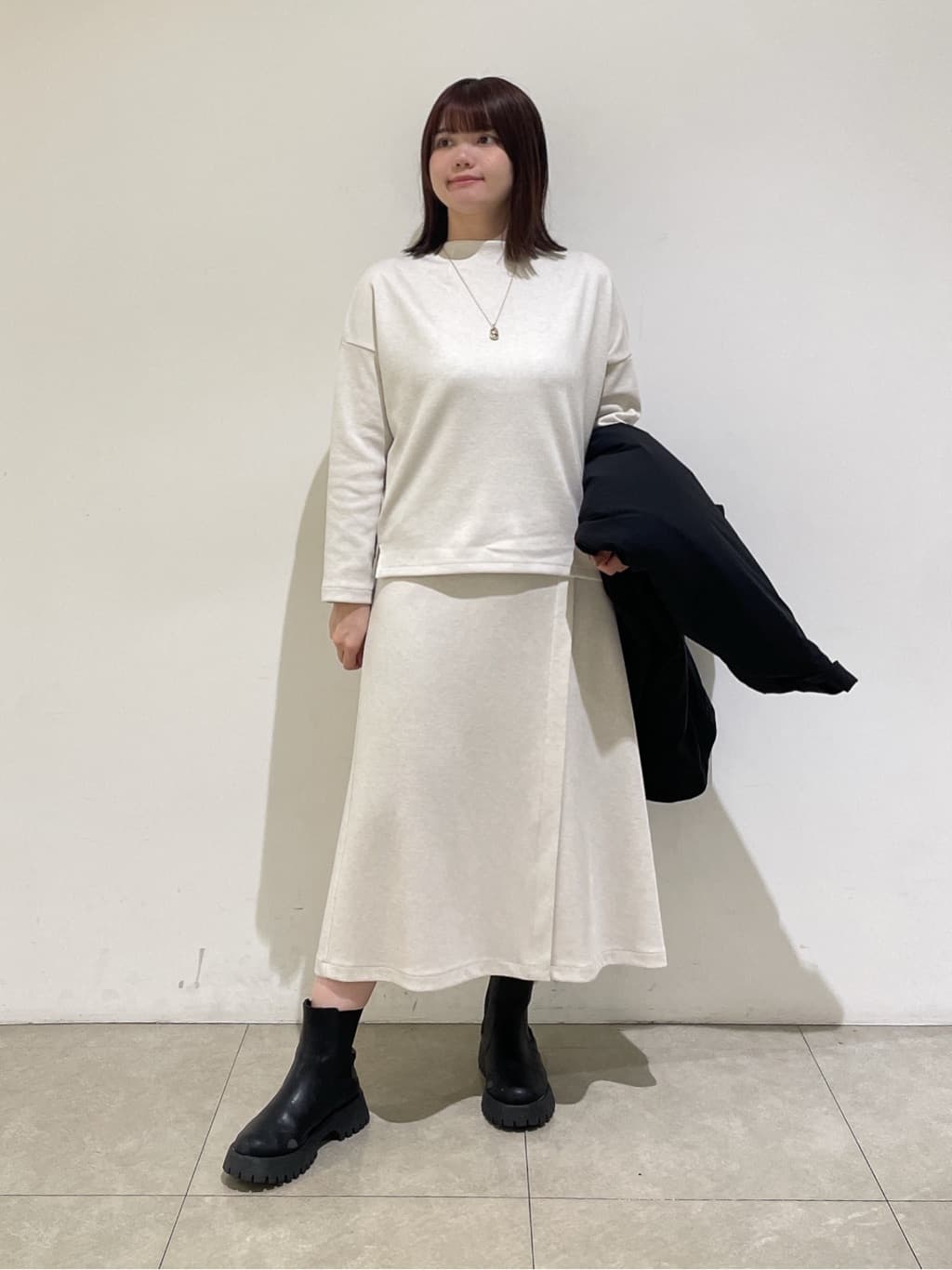 emikaさんの「INDIVI｜【SETUP可能／洗える／UVケア】ライトジャージ ボトルネックトップス」を使ったコーディネート