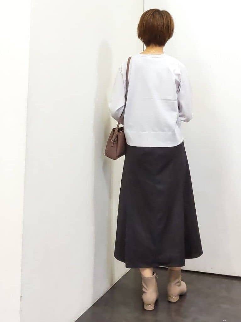 やまちゃんさんの「grove｜最終お値下げ！！【洗える/毛玉軽減】天竺ラグランスリーブプルオーバー」を使ったコーディネート