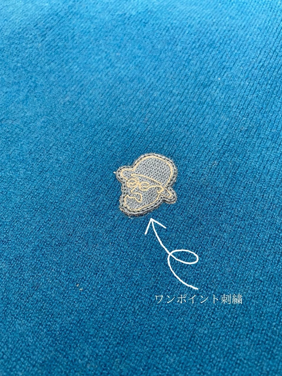 小南大和さんの「TAKEO KIKUCHI｜【Air Palette Knit】ワンポイント カラーニット プルオーバー」を使ったコーディネート