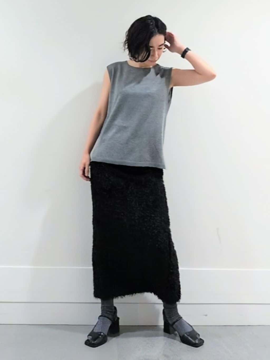 ミズタさんの「UNTITLED｜【アンサンブル可/洗える】シアーノースリーブ プルオーバー」を使ったコーディネート
