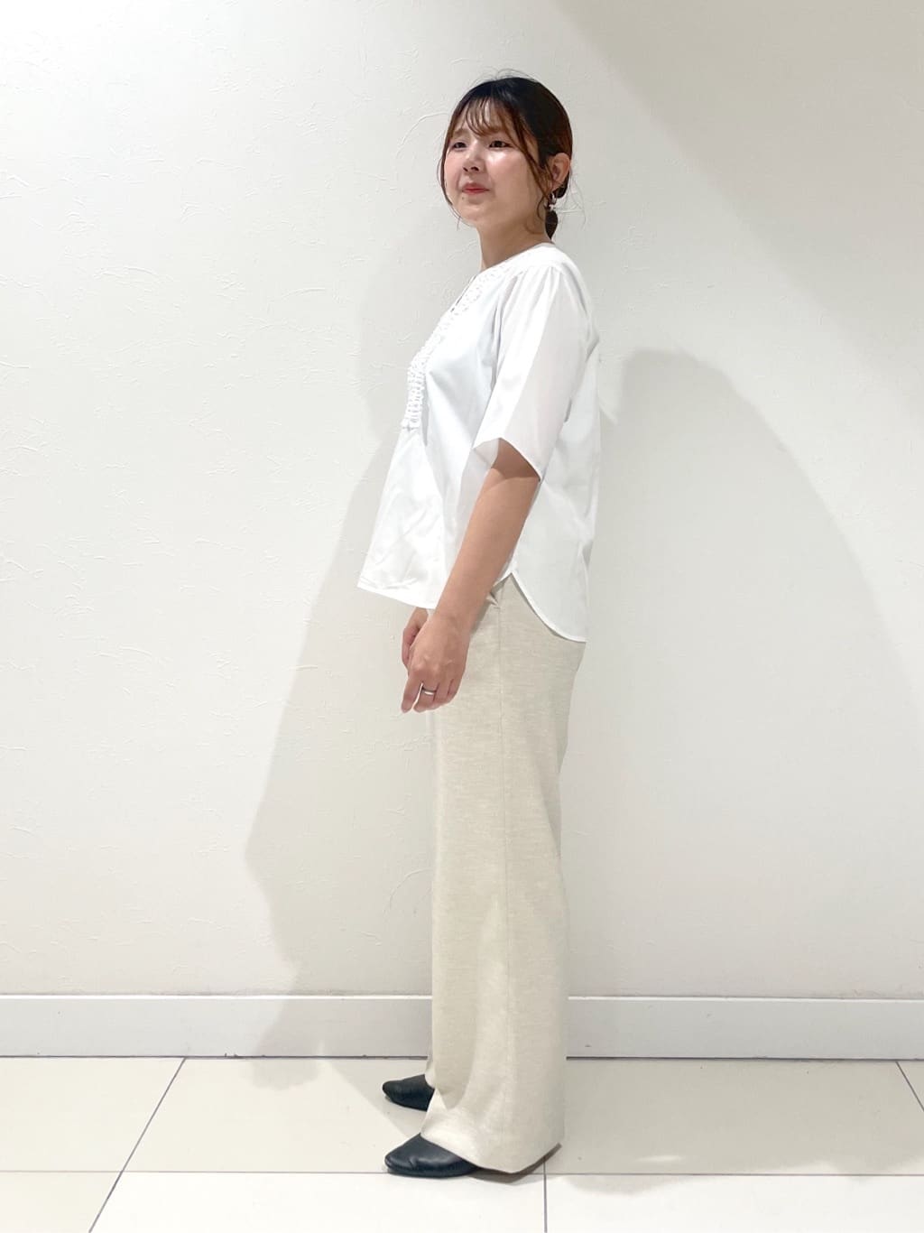 YUUKIさんの「INDIVI｜【洗える】胸元タックフリルブラウス」を使ったコーディネート