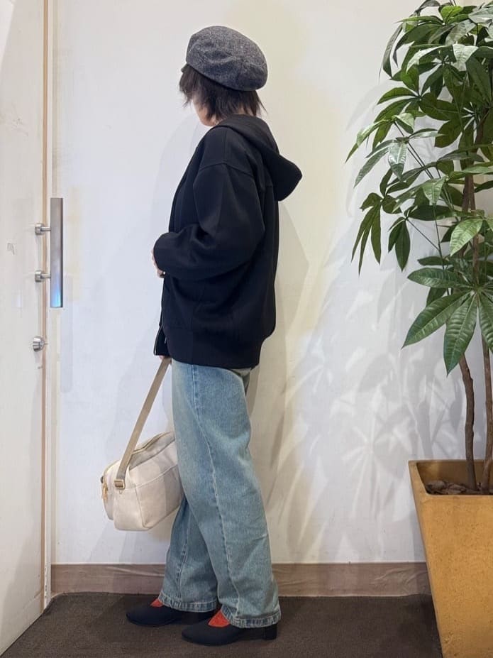 misakiさんの「SHOO･LA･RUE｜【S-LL】程よくゆったりな 柔らかデニムテーパードパンツ」を使ったコーディネート
