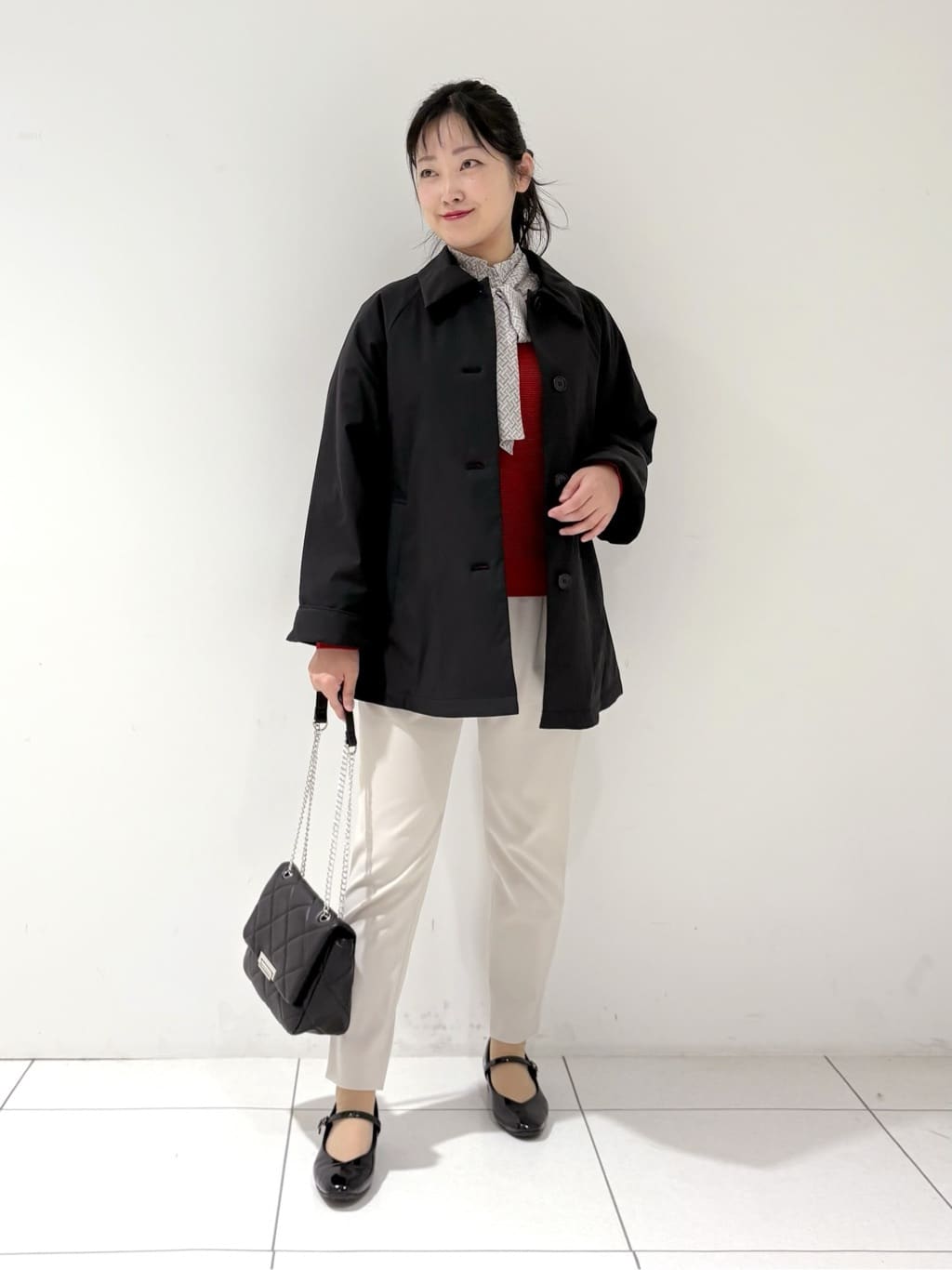 momokoさんの「INDIVI｜【超軽量／蓄熱】ライトパフステンカラーコート」を使ったコーディネート
