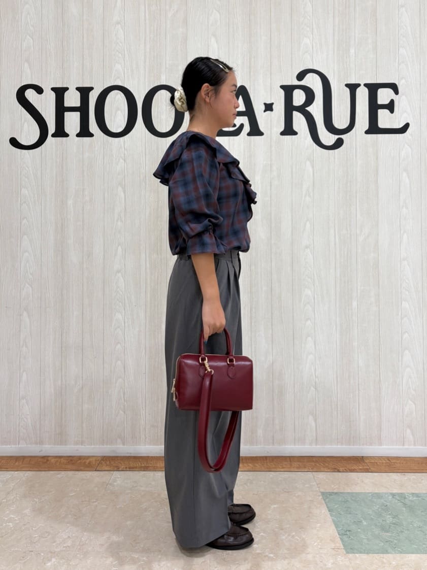 ねぎまさんの「SHOO･LA･RUE｜【S-LL】1枚で華やか チェック柄フリルブラウス」を使ったコーディネート