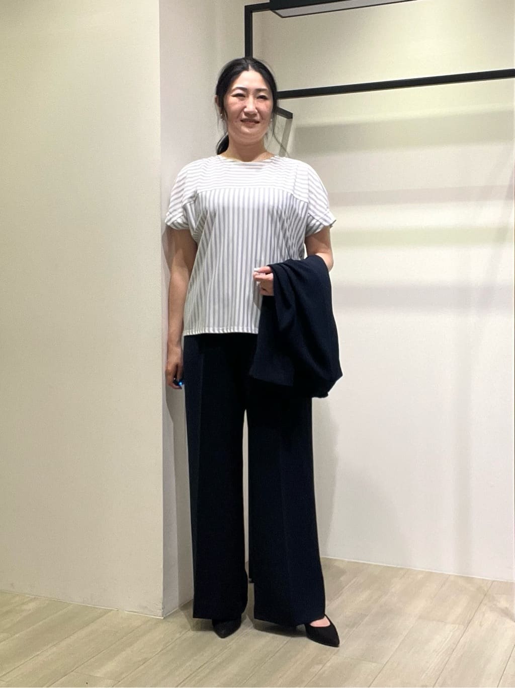 TOMOMIさんの「INDIVI｜【着る日傘／遮熱／UVケア】ワイドパンツ」を使ったコーディネート