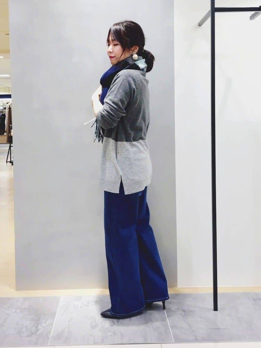 TOMOMIさんの「INDIVI｜【褒められデニム】スリムストレート デニムパンツ」を使ったコーディネート