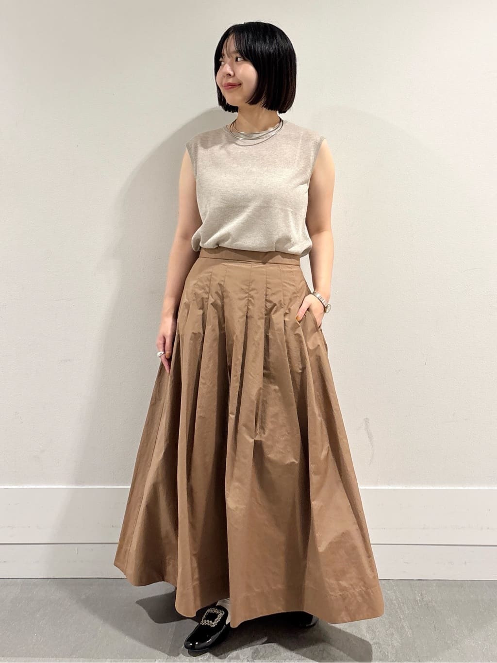 モエカさんの「UNTITLED｜【アンサンブル可/洗える】シアーノースリーブ プルオーバー」を使ったコーディネート