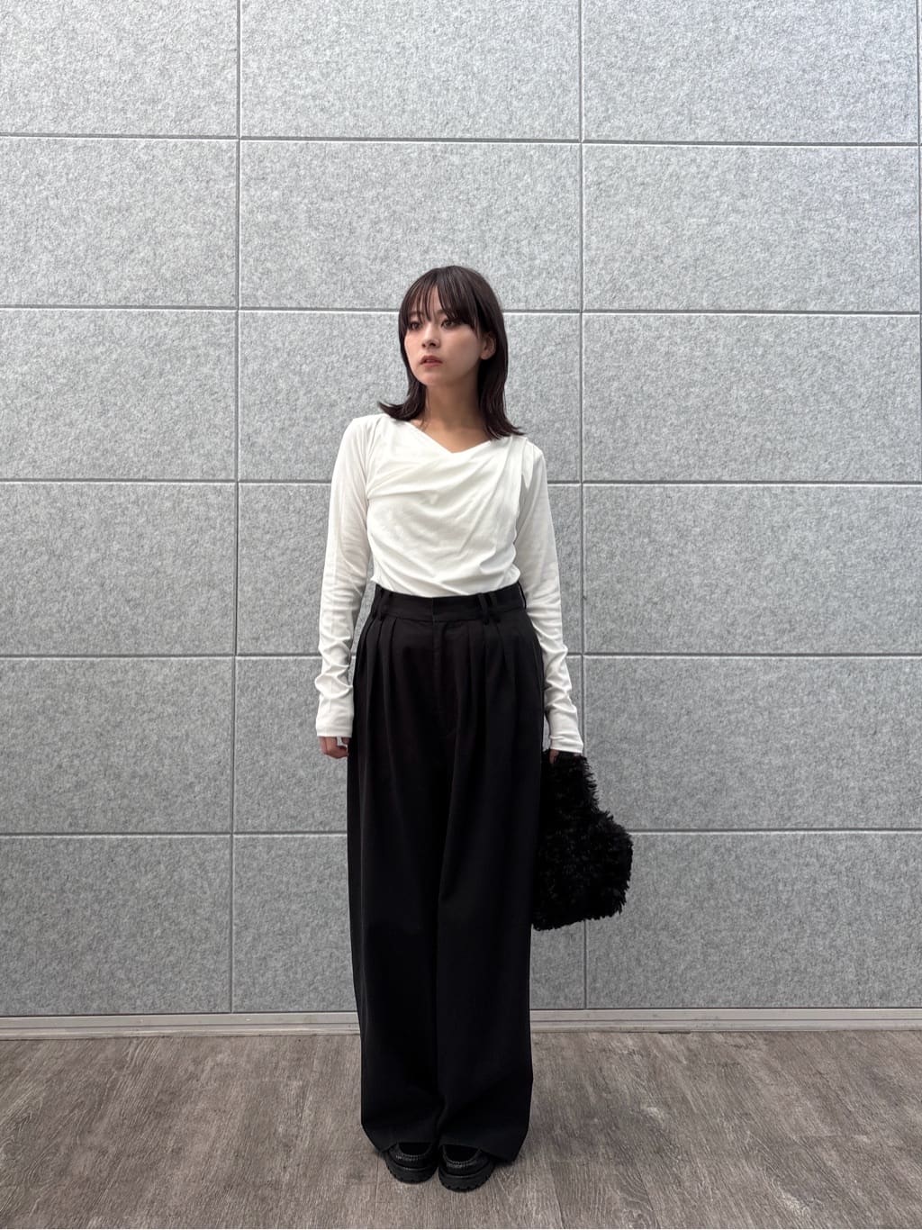 erikaさんの「INDIVI｜フェイクファーマイクロバッグ」を使ったコーディネート