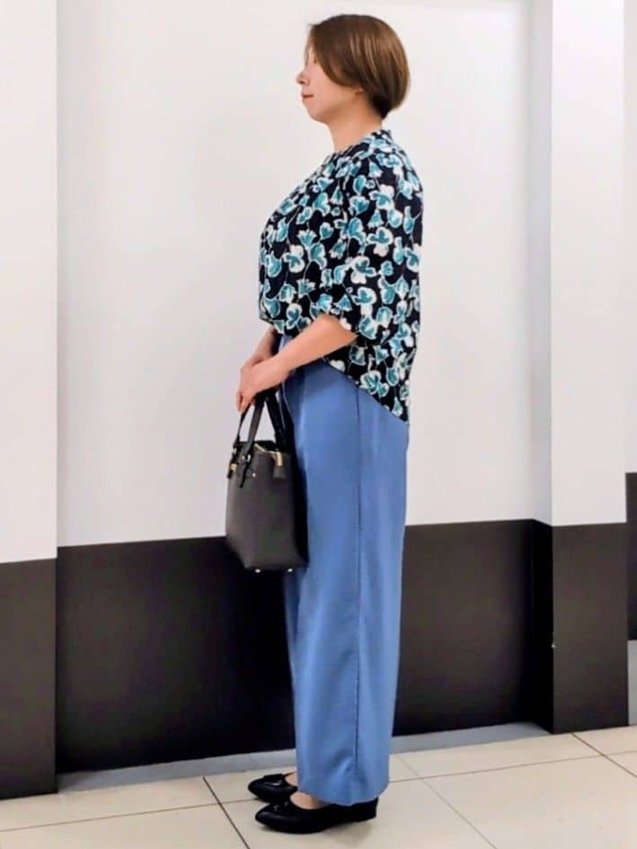 じゅりさんの「Reflect｜【ジャケットのインナーにおすすめ◎】花柄タックデザインブブラウス」を使ったコーディネート