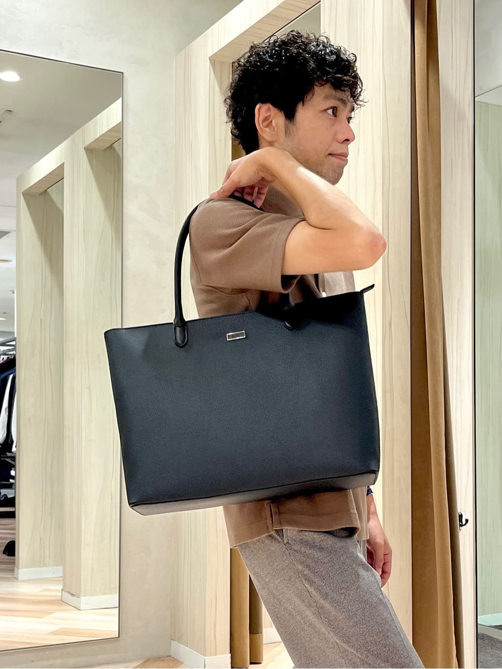 URAさんの「TAKEO KIKUCHI｜マイクロファイバートートM」を使ったコーディネート