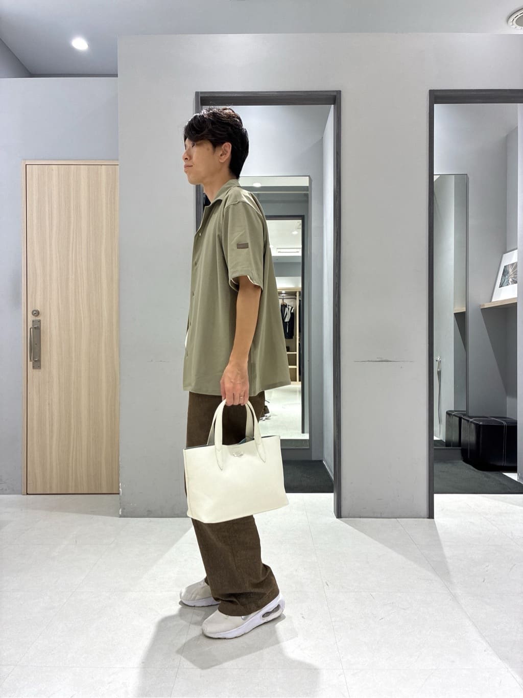 わいずみさんの「TAKEO KIKUCHI｜【COOL CITY WEAR】エアートール オープンカラーシャツ /接触冷感・通気性」を使ったコーディネート