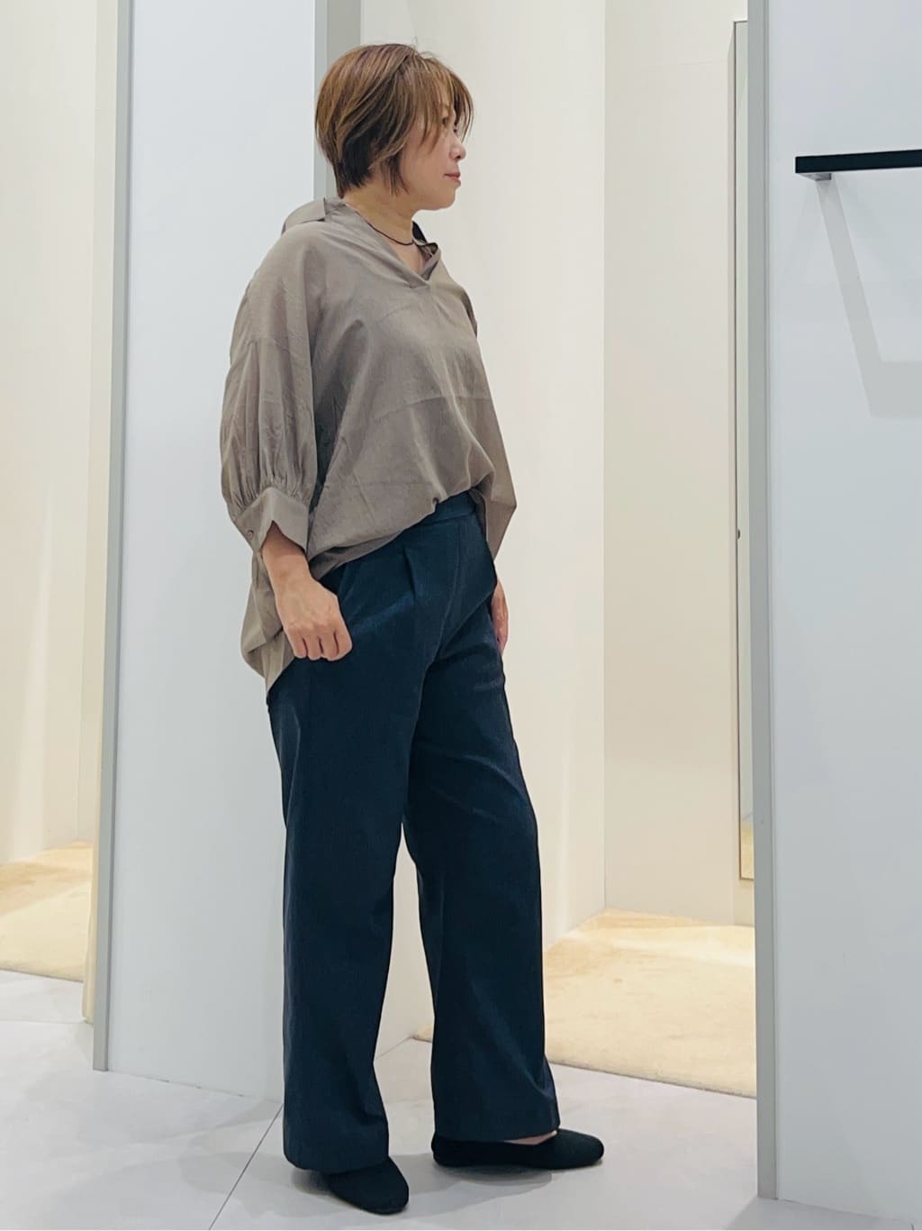 Naruさんの「THE SHOP TK｜後ろギャザーシアーシャツ【体型カバー／洗える】」を使ったコーディネート