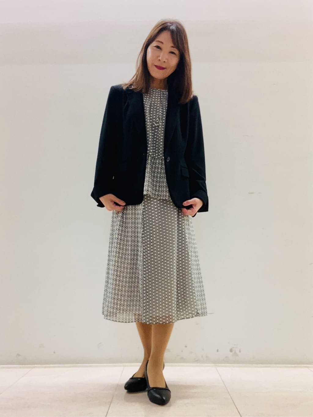 kurodaさんの「Reflect｜【きちんと見え／セットアップ可／通勤におすすめ◎】ペプラムプリントブラウス」を使ったコーディネート