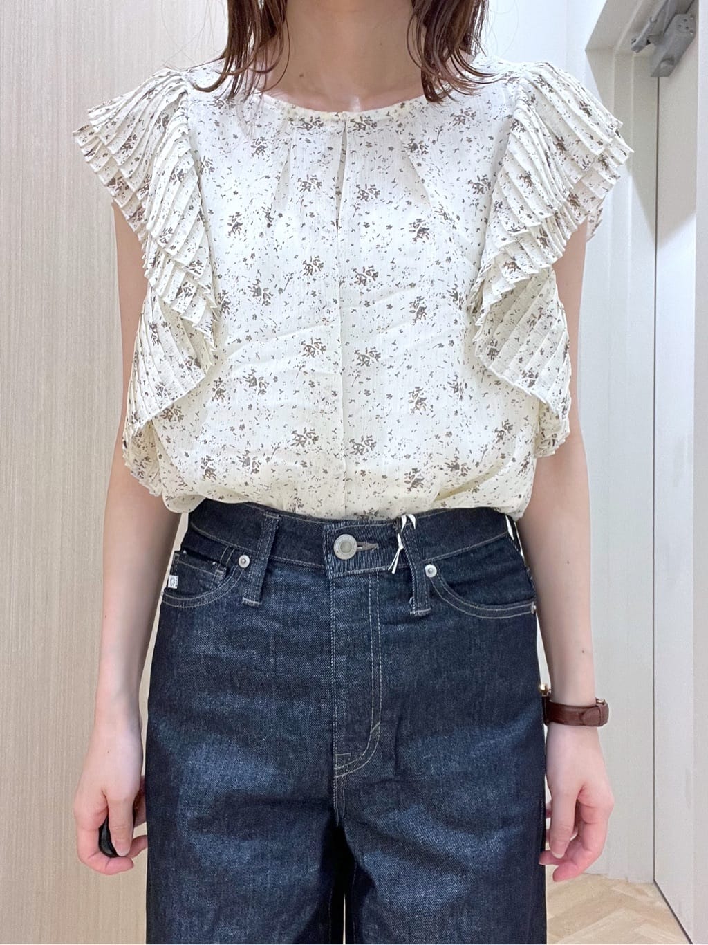  おまつさんの「grove｜【SOMETHING&times;grove別注】LISAWIDE DENIM PANTS」を使ったコーディネート