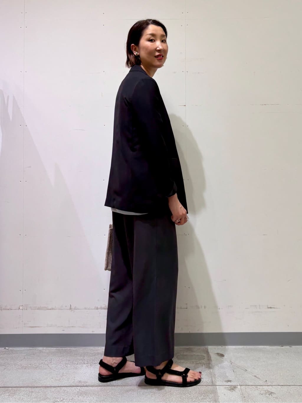 yuriさんの「INDIVI｜【UVケア／SETUP可能】エアリージョーゼット ワイドパンツ」を使ったコーディネート