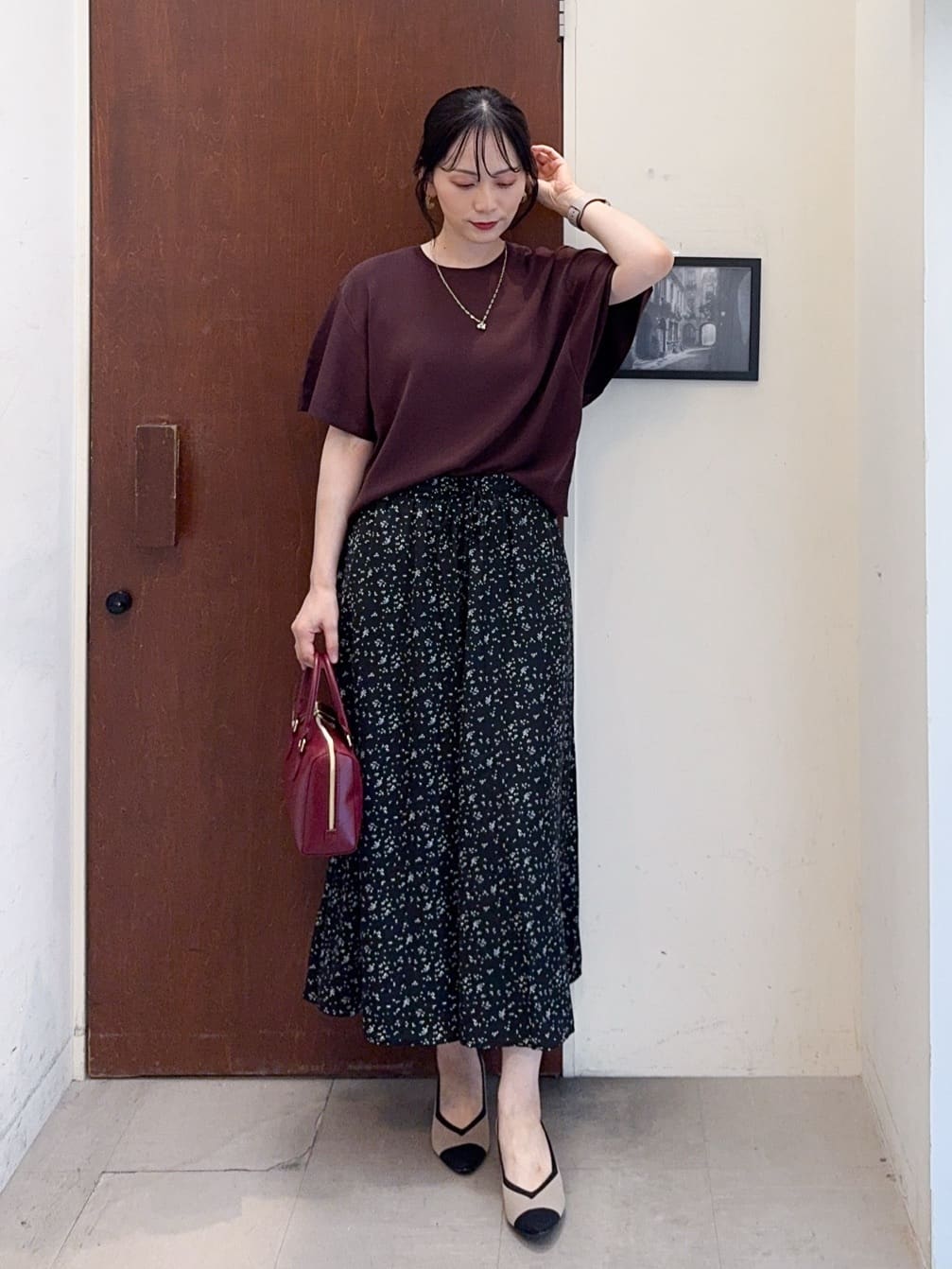 𝐇𝐢𝐫𝐨𝐦𝐢さんの「SHOO･LA･RUE｜【S-LL】二の腕はカバーして魅せる フレアスリーブニット」を使ったコーディネート