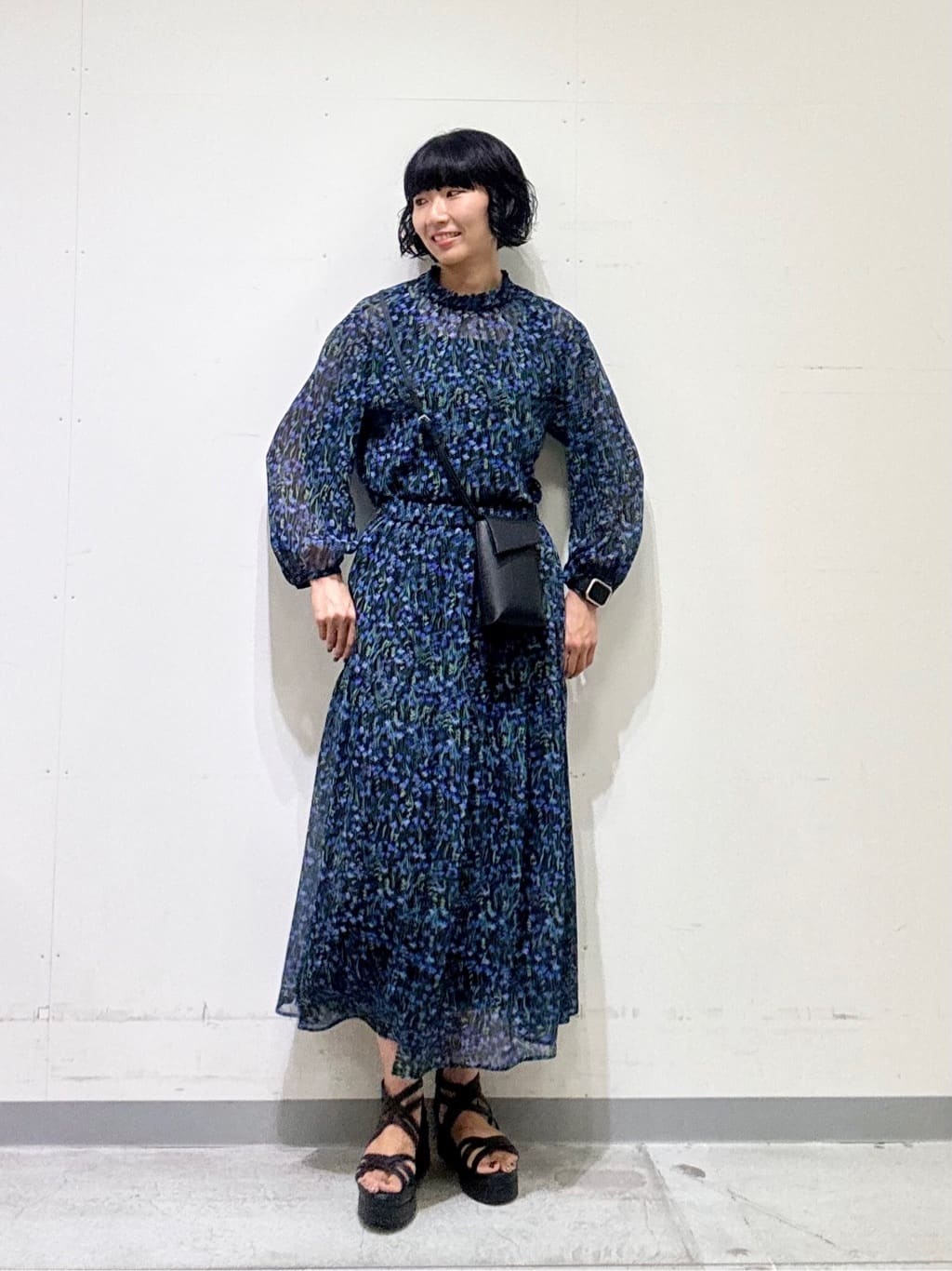 naoさんの「INDIVI｜【秋映え柄/セットアップ可能】フラワーシフォンブラウス」を使ったコーディネート