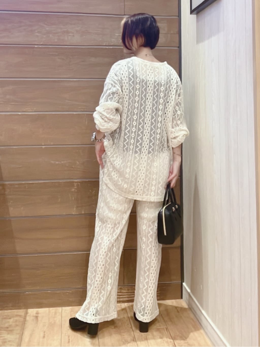 aaamiさんの「SHOO･LA･RUE｜【セットアップ可】レース使いが美しい バンドカラーシャツ」を使ったコーディネート