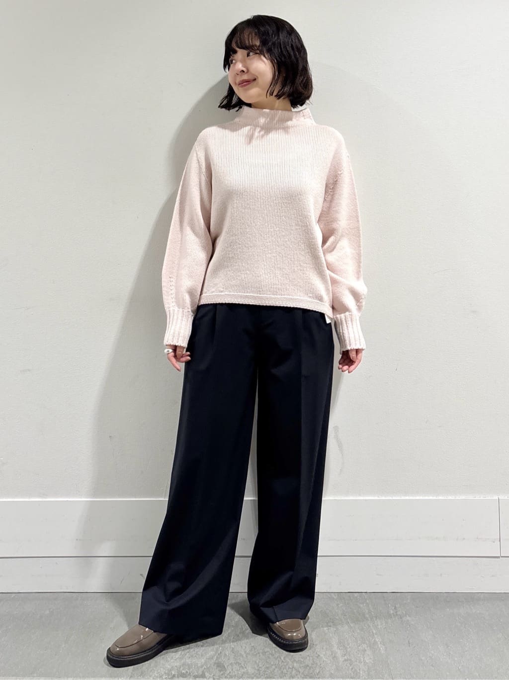 モエカさんの「UNTITLED｜【洗える】スポンディッシュ ボトルネックニット」を使ったコーディネート