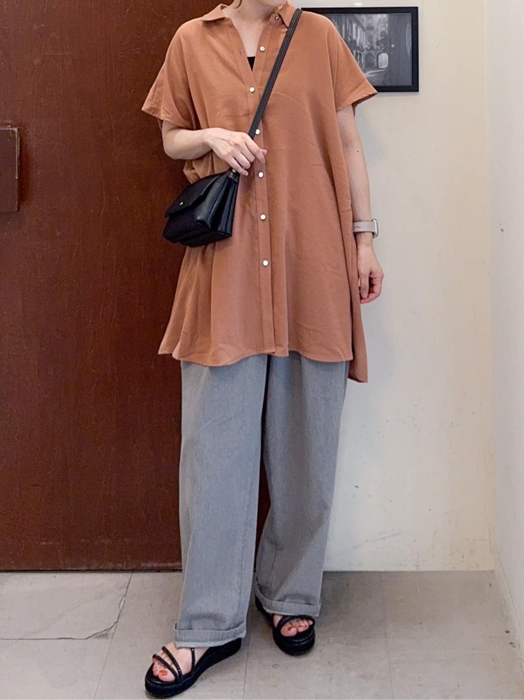 𝐇𝐢𝐫𝐨𝐦𝐢さんの「SHOO･LA･RUE｜【S-LL/体型カバー】さらりとしたタッチが心地よい バックギャザーブラウス」を使ったコーディネート