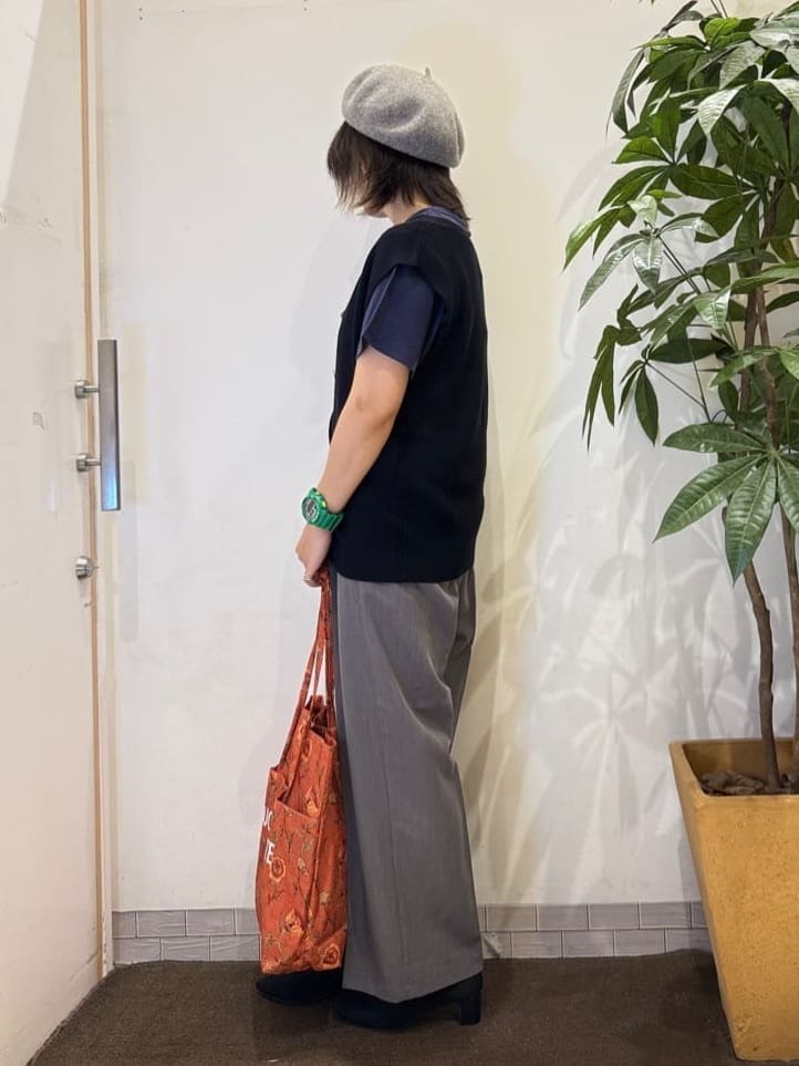 misakiさんの「SHOO･LA･RUE｜【S-LL】ゴールドボタンが上品 大人のニットベスト」を使ったコーディネート