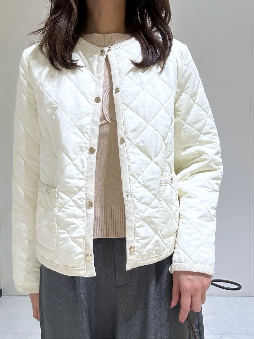 makiさんの「OPAQUE.CLIP｜チェーン刺繍ロゴニット【洗濯機OK】」を使ったコーディネート