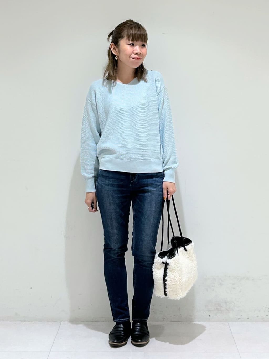 tsuyuさんの「INDIVI｜ボアミドルバッグ」を使ったコーディネート