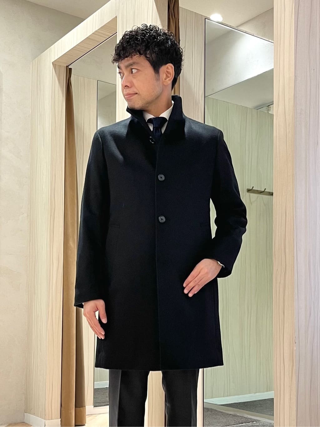 URAさんの「TAKEO KIKUCHI｜【ウールカシミヤブレンド】ビーバー調 スタンドカラー コート」を使ったコーディネート