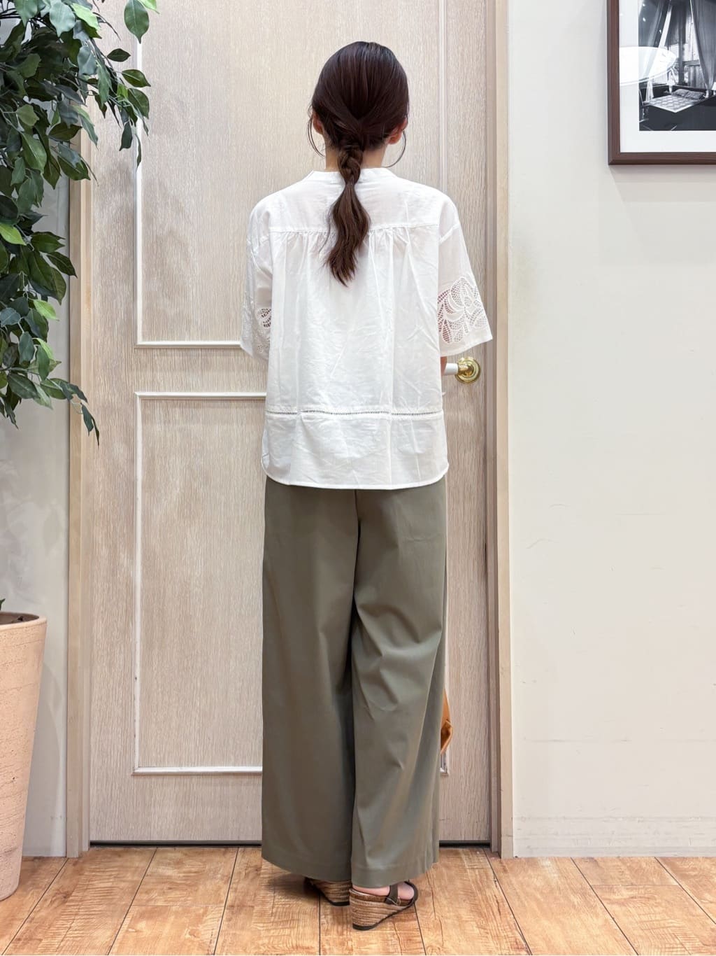 なみさんの「SHOO･LA･RUE｜【S-LL/6分袖】レースデザインで華やか見え お袖刺繍ブラウス」を使ったコーディネート